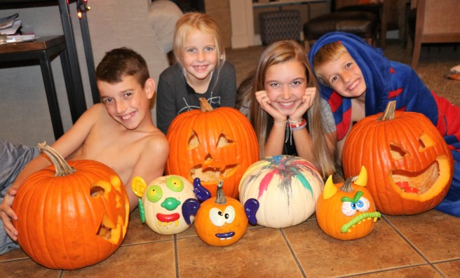 10.30.17 Pumpkin Carving Decorating (15)