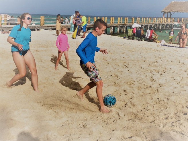 3.11.18 Playa_Azul Fives_Beach Soccer (9)
